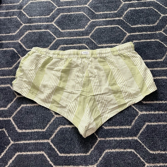 RVCA green and white striped shorts - Picture 2 of 4